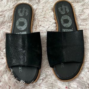 Sorel black slides. Size 8.
